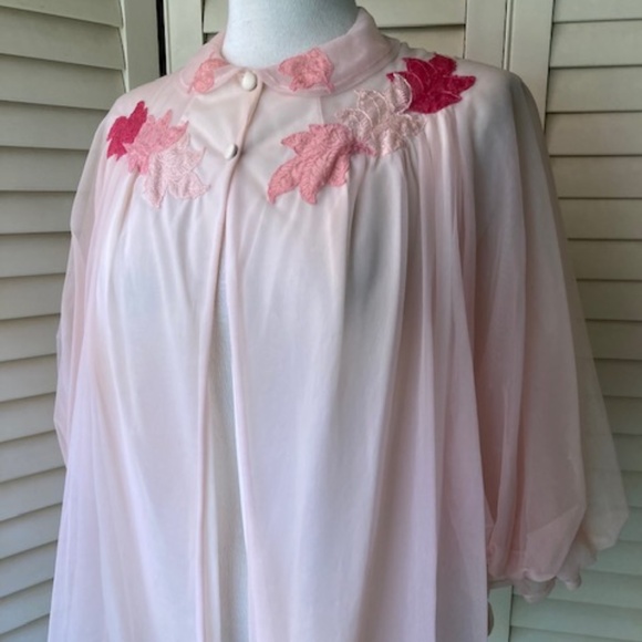 1960's Van Raalte Bed Jacket - Picture 1 of 10